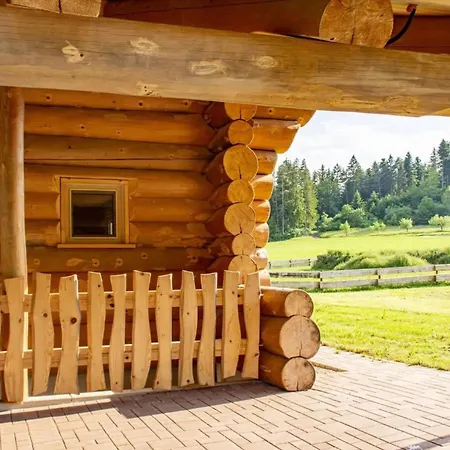Blockhaus Almhuette Hofblick